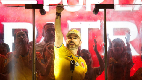 El ultraderechista Abelardo de la Espriella El candidato presidencial colombiano, el ultraderechista Abelardo de la Espriella celebra su resultado en la primera vuelta.