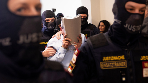 Exoficial sirio Un exoficial del servicio de inteligencia sirio comparece ante un tribunal en Austria acusado de delitos que incluyen tortura y agresión sexual.