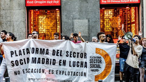 Manifestantes durante la concentración por una regularización para personas migrantes digna. Manifestantes durante la concentración por una regularización para personas migrantes digna.