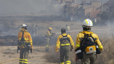 Algunos de los efectivos enviados para las labores de extinción del incendio forestal venían de comunidades limítrofes.