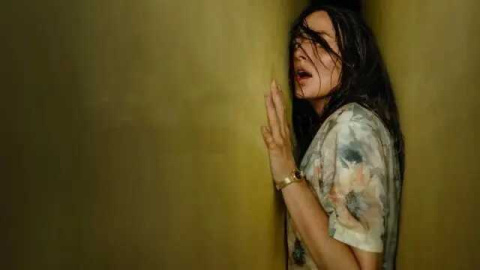 ‘Backrooms’: la sagaz expansión de una imagen ‘Backrooms’: la sagaz expansión de una imagen