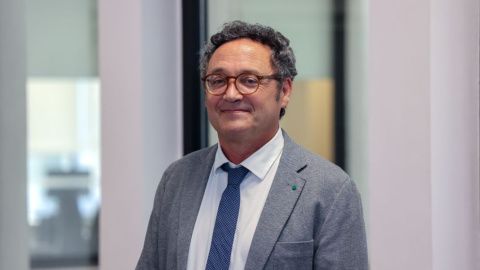 ÁLVARO GARCÍA ORTIZ es entrevistado por ANA PARDO DE VERA y SATO DÍAZ El reconocimiento al Personaje del Año recae en 2026 en Álvaro García Ortíz, ex fiscal general condenado sin una sola prueba sólida en su contra y desoyendo el testimonio de todos los periodistas que declararon ante el Tribunal Supremo.
Hace 18 años nacimos con un compromiso: hacer un periodismo útil para la sociedad. Solo podemos continuar con esta labor si contamos con el apoyo de personas como tú.
Únete a la comunidad de Público. 18 años no son nada… cuando nos queda tanto por contar. Periodismo incómodo para tiempos difíciles. https://bit.ly/3VylhmD
Periodismo, investigación y compromiso para construir un mundo más igualitario.
¡Suscríbete ya a nuestro canal!: https://bit.ly/2U8nM0q
Visita: https://www.publico.es
Síguenos en Facebook: https://www.facebook.com/diario.publico/
Síguenos en Twitter: https://twitter.com/publico_es
Síguenos en Instagram: https://www.instagram.com/publico.es
Síguenos en TikTok: https://www.tiktok.com/@publico_es
Síguenos en Bluesky: https://bsky.app/profile/publico.es