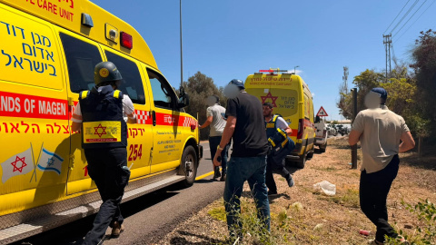 La Estrella de David Roja socorriendo a las víctimas del atentado en Israel. La Estrella de David Roja socorriendo a las víctimas del atentado en Israel.