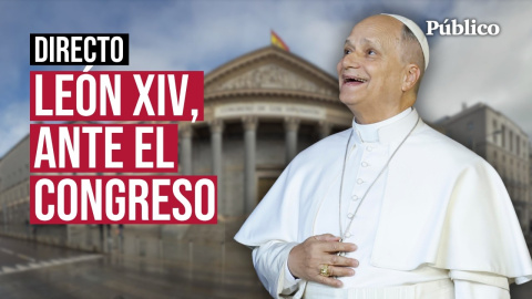 Será la primera vez que un pontífice se dirija al Congreso español. Desde 1978, se han producido ocho visitas papales, cinco de Juan Pablo II y otras tres de Benedicto XVI. En ninguna de ellas, los papas fueron invitados a la sede de la soberanía. En la agenda oficial el acontecimiento está señalado el lunes 8 de junio a las 10.30 de este modo: "Visita y encuentro en las Cortes Generales. El Santo Padre visitará las Cortes Generales y pronunciará un discurso ante el Congreso y el Senado".
El acto ha generado el rechazo del movimiento laicista en España que lo considera un "vasallaje" y ha llamado a los partidos a boicotearlo. Solo Podemos y el BNG le darán plantón, según han manifestado en los días previos, y han mostrado su rechazo a que el papa, un líder religioso, contrario a los derechos sexuales y reproductivos de las mujeres, acuda al Congreso a dar un discurso, un "sermón" en la visión de la asociación Europa Laica. León XIV, además de referente católico, es también el jefe de un Estado teocrático, el más pequeño del mundo, el Vaticano. Esa doble condición es la que, en lo formal, le ha abierto las puertas de la sede de la soberanía en España.
"No vamos a asistir al acto que el papa protagonizará en el Congreso y también queremos mostrar nuestro rechazo a la celebración del mismo", manifestó Pablo Fernández, secretario de Organización de Podemos, cuando informó de la posición del partido. "No compartimos —agregó— que la Cámara en la que reside la soberanía popular dé cabida a quien es el máximo dirigente de la Iglesia Católica y entendemos que ni siquiera su condición de jefe de Estado del Vaticano es excusa para que sea recibido en el Congreso. La semana pasada hicimos una serie de peticiones por carta al papado y no hemos obtenido respuesta alguna. Así que creemos que no hay motivo alguno para hacer un recibimiento con honores al papa, mientras se siga siendo cómplice de los abusos cometidos por la Iglesia Católica española, en cuestiones como los bebés robados o el patronato de protección a la mujer. Lo que pedimos es algo tan básico como que el papa ejerza su papel como máximo representante de la Iglesia Católica para obligar a la Iglesia española, que lleva años siendo reacia y sin querer colaborar en la búsqueda de la verdad, la justicia y la reparación a las víctimas".
Hace 18 años nacimos con un compromiso: hacer un periodismo útil para la sociedad. Solo podemos continuar con esta labor si contamos con el apoyo de personas como tú.
Únete a la comunidad de Público. 18 años no son nada… cuando nos queda tanto por contar. Periodismo incómodo para tiempos difíciles. https://bit.ly/3VylhmD
Periodismo, investigación y compromiso para construir un mundo más igualitario.
¡Suscríbete ya a nuestro canal!: https://bit.ly/2U8nM0q
Visita: https://www.publico.es
Síguenos en Facebook: https://www.facebook.com/diario.publico/
Síguenos en Twitter: https://twitter.com/publico_es
Síguenos en Instagram: https://www.instagram.com/publico.es
Síguenos en TikTok: https://www.tiktok.com/@publico_es
Síguenos en Bluesky: https://bsky.app/profile/publico.es