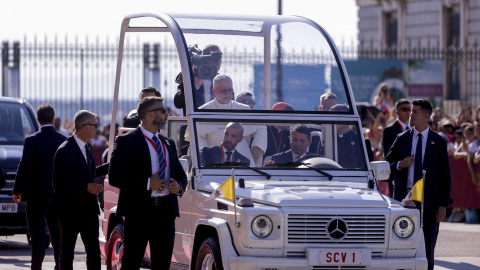 El papa León XIV a su salida a la catedral de la Almudena de Madrid este lunes, en dirección al Santiago Bernabéu. El papa León XIV a su salida a la catedral de la Almudena de Madrid este lunes, en dirección al Santiago Bernabéu.