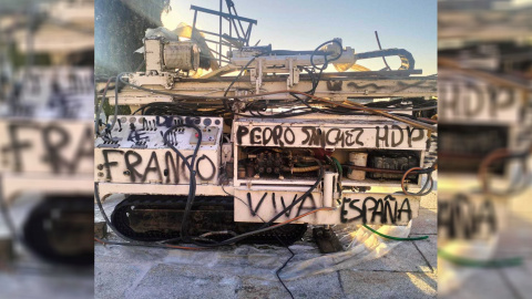 La maquinaria vandalizada en el Valle de Cuelgamuros.