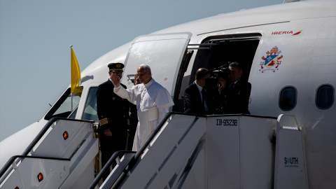 El Papa León XIV se despide de Madrid y vuela hacia Barcelona.