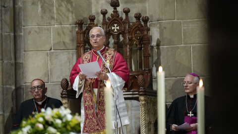 El papa León XIV oficia el rezo de la Hora media en la Catedral de la Santa Cruz y Santa Eulalia en Barcelona, este martes. El papa León XIV oficia el rezo de la Hora media en la Catedral de la Santa Cruz y Santa Eulalia en Barcelona, este martes.