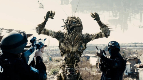 Fotograma de la película de ciencia-ficción 'District 9'. Fotograma de la película de ciencia-ficción 'District 9'.
