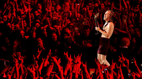Angus Young, guitarrista de AC/DC, en un concierto en Madrid.
