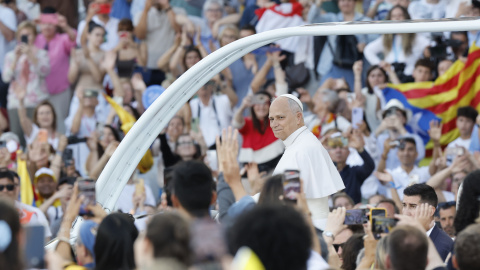 El papa León XIV en el Estadio Olímpico de Barcelona. El papa León XIV en el Estadio Olímpico de Barcelona.