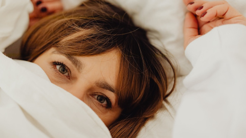 La sensación de caer al vacío al ir a dormir es muy habitual.