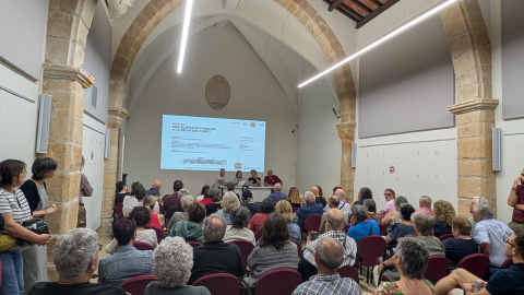 Imatge de la reunió organitzada per l'entitat veïnal No en Valogreene, GEPEC-EdC, Unió de Pagesos i Ecologistas en Acció Imatge de la reunió organitzada per l'entitat veïnal No en Valogreene, GEPEC-EdC, Unió de Pagesos i Ecologistas en Acció