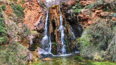 El paraje escondido de Albacete donde el agua ha creado una de las cascadas más espectaculares de Castilla-La Mancha