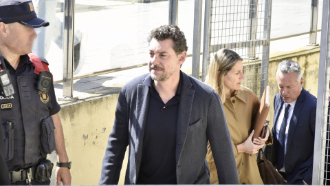 Jonathan Andic a su salida del juzgado tras pagar la fianza de un millón de euros