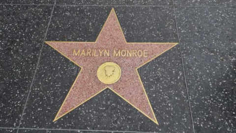 Marilyn, entre drones, átomos y una acera azarosa