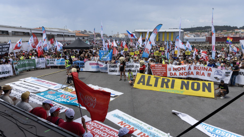 Manifestación para exigir a la Xunta de Galicia que suspendan el proyecto de minería y plantas de celulosa.