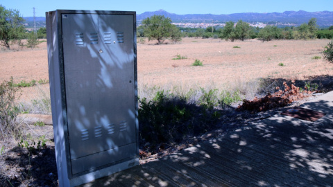 Un terreny buit al polígon industrial del Molló, a Móra la Nova, on hi ha projecta la gigafactoria d'IA. 28/07/2024 Un terreny buit al polígon industrial del Molló, a Móra la Nova, on hi ha projecta la gigafactoria d'IA.
