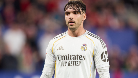 El defensa del Real Madrid Raul Asencio durante un partido de La Liga contra el Osasuna.
