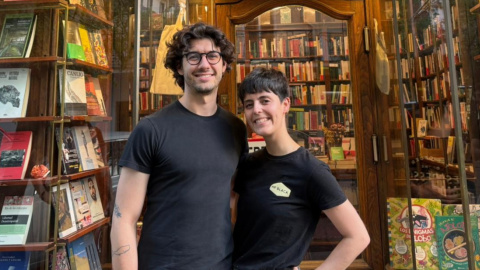 Libreria Pergamo Pablo Cerezo y María Treviño, encargados de la librería Pérgamo de Madrid. Pérgamo