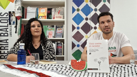Youssef M. Ouled y Silvia Agüero en la presentación del libro 'Vivir contra el racismo'.