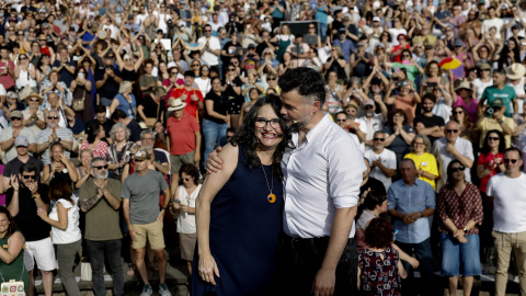 La candidata de Compromís al Ayuntamiento de València, Mónica Oltra, y el portavoz de ERC en el Congreso, Gabriel Rufián, en el acto de este viernes. La candidata de Compromís al Ayuntamiento de València, Mónica Oltra, y el portavoz de ERC en el Congreso, Gabriel Rufián, en el acto de este viernes.