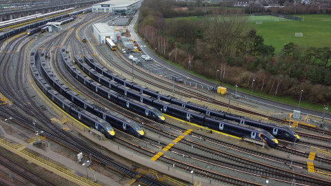 Imagen de archivo de varios trenes en Kent, cerca de Londres. Imagen de archivo de varios trenes en Kent, cerca de Londres.