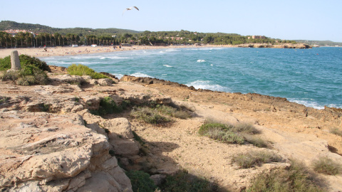 Zona de rocas de la playa de l'Arrabassada donde ocurrió el siniestro. Zona de rocas de la playa de l'Arrabassada donde ocurrió el siniestro.