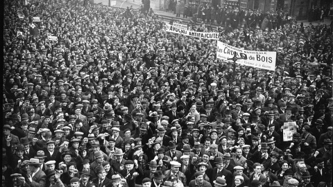 Manifestación del Frente Popular francés en París (1936). Manifestación del Frente Popular francés en París (1936).