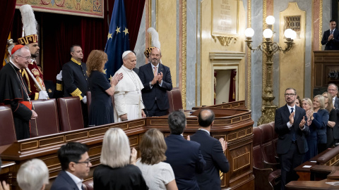 El papa León XIV recibe un aplauso en el Congreso de los Diputados. El papa León XIV recibe un aplauso en el Congreso de los Diputados.