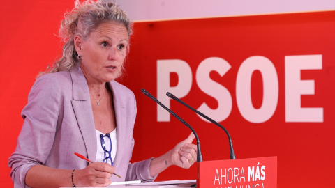 La portavoz de la Comisión Ejecutiva Federal (CEF) del PSOE, Montse Mínguez, durante una rueda de prensa en la sede federal del PSOE, a 18 de mayo de 2026