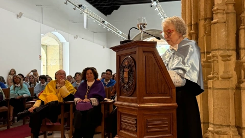 La escritora canadiense Margaret Atwood en su discurso como Doctora 'Honoris Causa' por la Universidad de Granada, en la mañana del lunes 22 de junio.