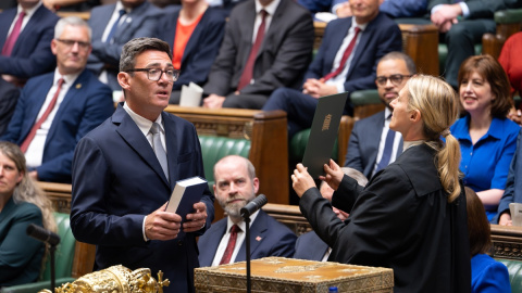 Andy Burnham toma posesión como miembro del Parlamento británico este 22 de junio.