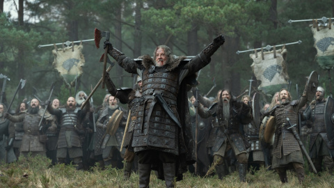 Tommy Flanagan interpreta a Lord Roderick Dustin, quien llega desde el norte para luchar con los negros.