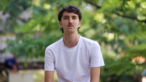 Luis García Valverde, miembro de Ecologistas en Acción, lleva varios años siguiendo el desarrollo de grandes centros de datos en España, en especial los proyectos ubicados en Aragón.