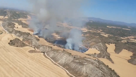 Imagen aérea del incendio en el municipio de Tamarite, Huesca.