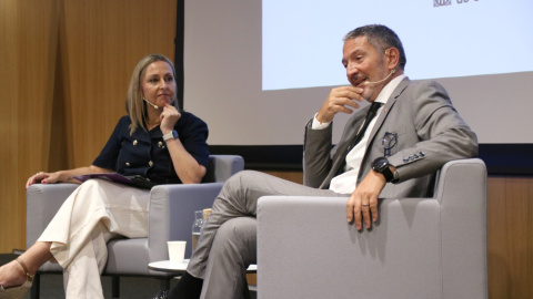 La consellera d'Igualtat i Feminisme, Eva Menor, i el conseller d'Empresa i Treball, Miquel Sàmper, en la presentació de l'Agenda Catalana de Conciliació i Corresponsabilitat.