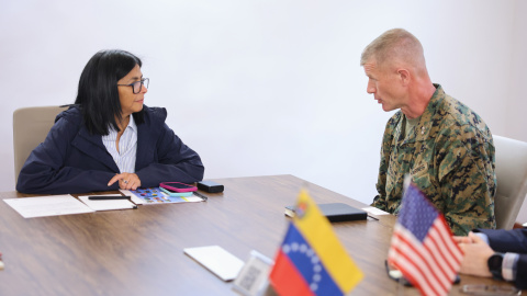 La presidenta encargada de Venezuela, Delcy Rodríguez, junto al mayor general del Cuerpo de Marines de EE.UU. Kevin J. Jarrard. La presidenta encargada de Venezuela, Delcy Rodríguez, junto al mayor general del Cuerpo de Marines de EE.UU. Kevin J. Jarrard.