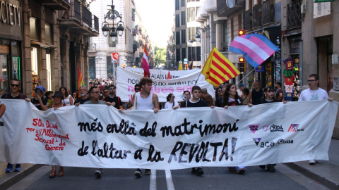 La capçalera de la manifestació que s'ha fet aquest dissabte a Barcelona amb motiu del Dia de l'Alliberament LGTBI+.