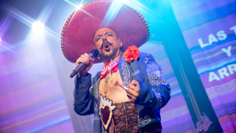 Mazorra, en un momento del espectáculo 'Quería ser maricón pero nací sudaca'.