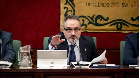 El alcalde de Móstoles, Manuel Bautista, en un pleno el pasado febrero. El alcalde de Móstoles, Manuel Bautista, en un pleno el pasado febrero.
