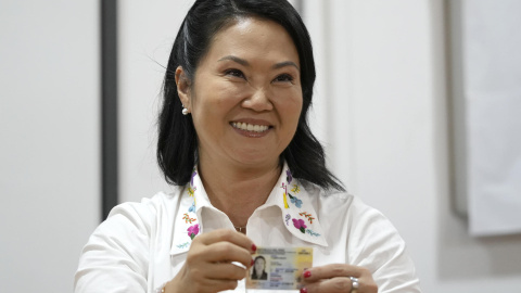 Keiko Fujimori muestra su tarjeta de identificación el pasado 7 de junio en un colegio electoral de Lima. Keiko Fujimori muestra su tarjeta de identificación el pasado 7 de junio en un colegio electoral de Lima.