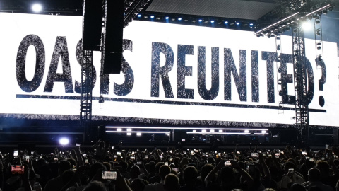 Concierto de Oasis en Cardiff.