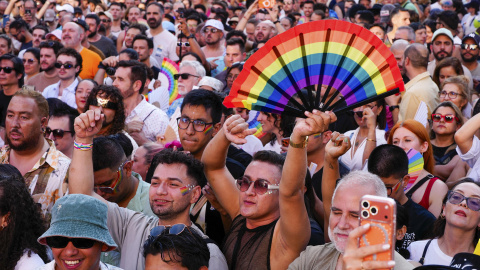 Varios de los asistentes al pregón del MADO 2026, el pasado miércoles en la plaza de Pedro Zerolo en Madrid. Varios de los asistentes al pregón del MADO 2026, el pasado miércoles en la plaza de Pedro Zerolo en Madrid.