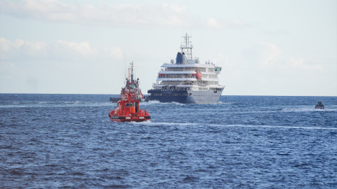 Evacuación en lancha de pasajeros a bordo del crucero MV Hondius fondeado cerca del puerto de Granadilla, a 11 de mayo de 2026 en Tenerife. Evacuación en lancha de pasajeros a bordo del crucero MV Hondius fondeado cerca del puerto de Granadilla, a 11 de mayo de 2026 en Tenerife.
