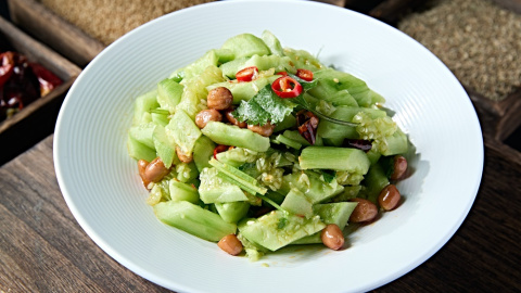 Receta de ensalada de pepino y cilantro. Receta de ensalada de pepino y cilantro.