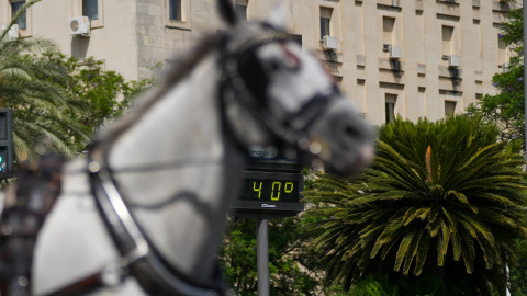 Termómetro con más de 40 grados de temperatura. A 20 de junio de 2026, en Sevilla.