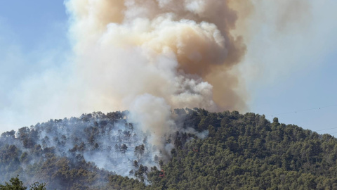 Columna de fum a l'incendi de Sentmenat Columna de fum a l'incendi de Sentmenat