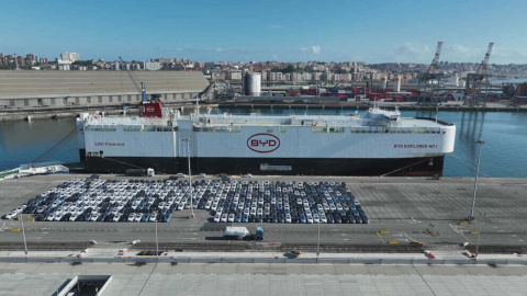 El embajador de China busca alianzas con el sector de la automoción de Cantabria: "Tiene buenas infraestructuras y un puerto muy bien localizado" El embajador de China busca alianzas con el sector de la automoción de Cantabria: "Tiene buenas infraestructuras y un puerto muy bien localizado"