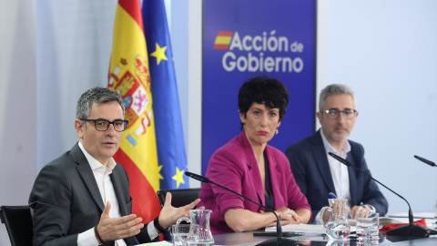 (I-D) El ministro de Presidencia, Justicia y Relaciones con las Cortes, Félix Bolaños, la ministra de Inclusión, Seguridad Social y Migraciones y portavoz del Gobierno, Elma Saiz, y el ministro de Hacienda, Arcadi España, durante una rueda de prensa tras (I-D) El ministro de Presidencia, Justicia y Relaciones con las Cortes, Félix Bolaños, la ministra de Inclusión, Seguridad Social y Migraciones y portavoz del Gobierno, Elma Saiz, y el ministro de Hacienda, Arcadi España, durante una rueda de prensa tras el Consejo de Ministros, a 7 de julio de 2026, en Madrid (España).